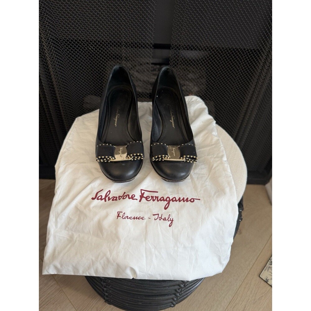 Salvatore Ferragamo Vara Bow 1.5” Leather Pumps Black Size 6